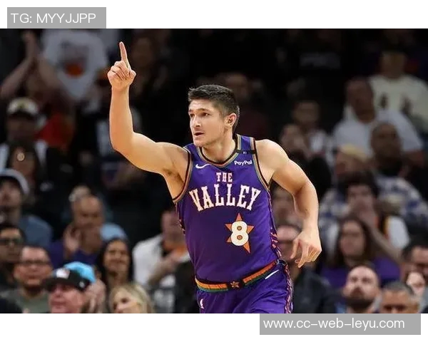 格雷森阿伦称赞布克传球能力称自己会积极跑位配合突破 格雷森阿伦称赞布克传球能力称自己会积极跑位配合突破