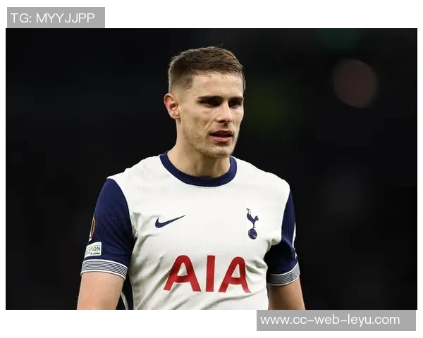 范戴克谈未来挑战强调球队表现仍需提升与进步空间 范戴克谈未来挑战强调球队表现仍需提升与进步空间